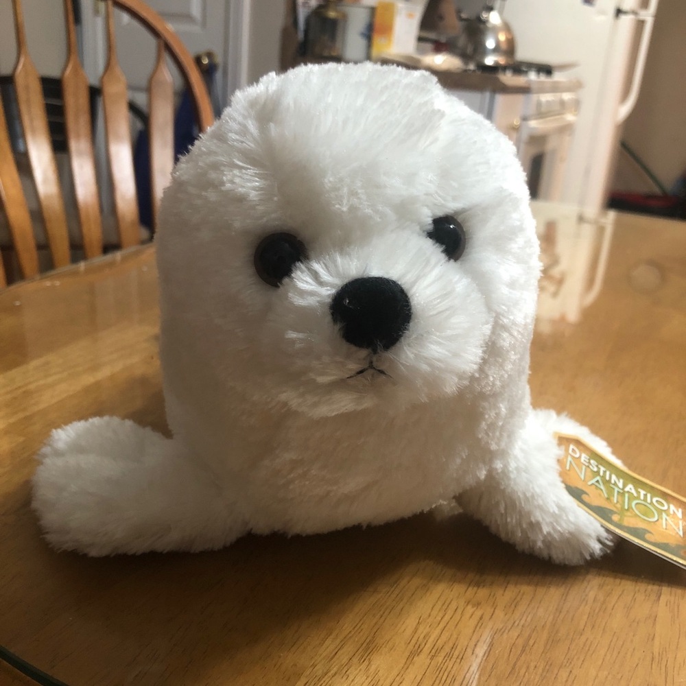 14" Destination Nation - White - NWT- Plush-Seal